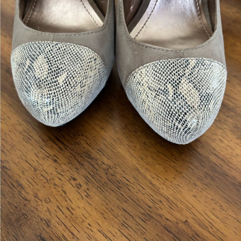 BCBG platform heels - Picture 6 of 10